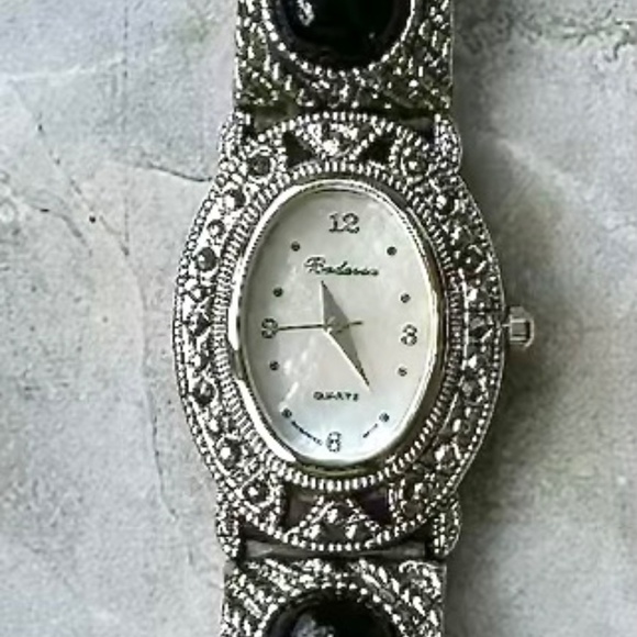 💖Vintage Silver-Tone Art Deco Watch – Onyx & Marcasite Elegance - Picture 3 of 4